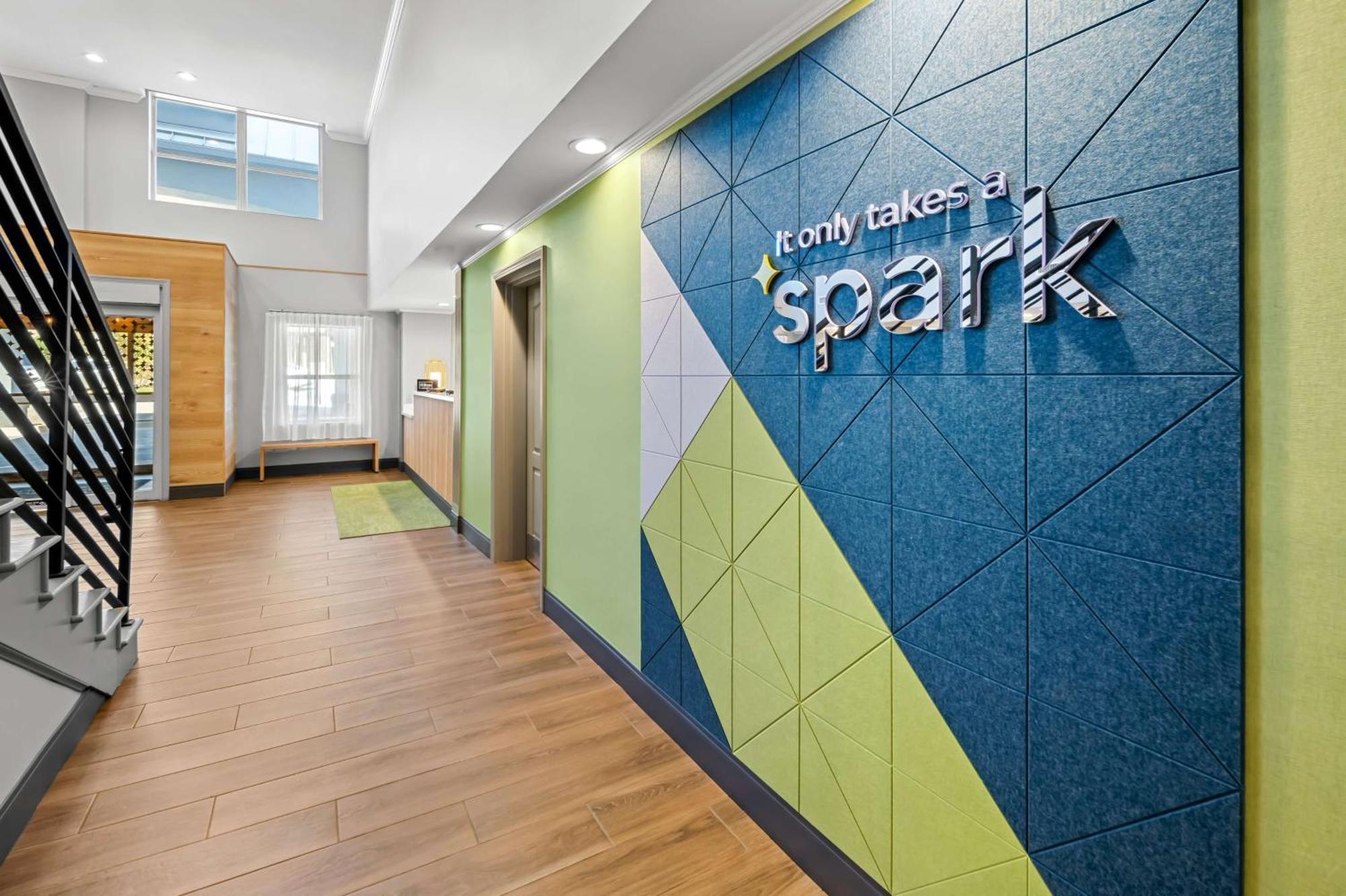 Spark By Hilton וודברידג' מראה חיצוני תמונה